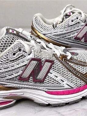 New Balance 1906R Grey Pink Women’s Size 6 Metallic Gold & Pink Sneakers U1906RC